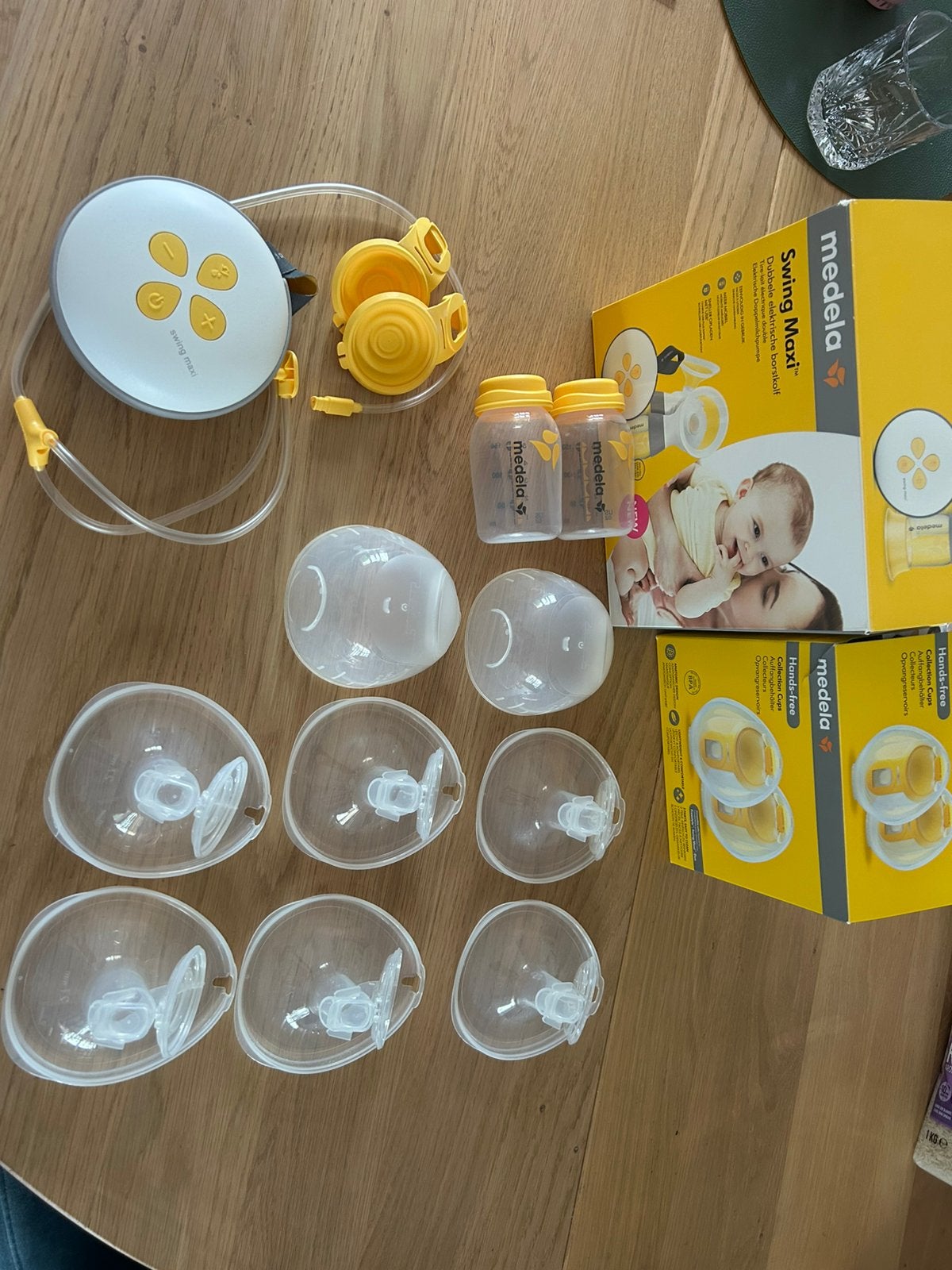 Medela Swing Maxi met hands-free cups, Ophalen, Zo goed als nieuw, Borstkolf