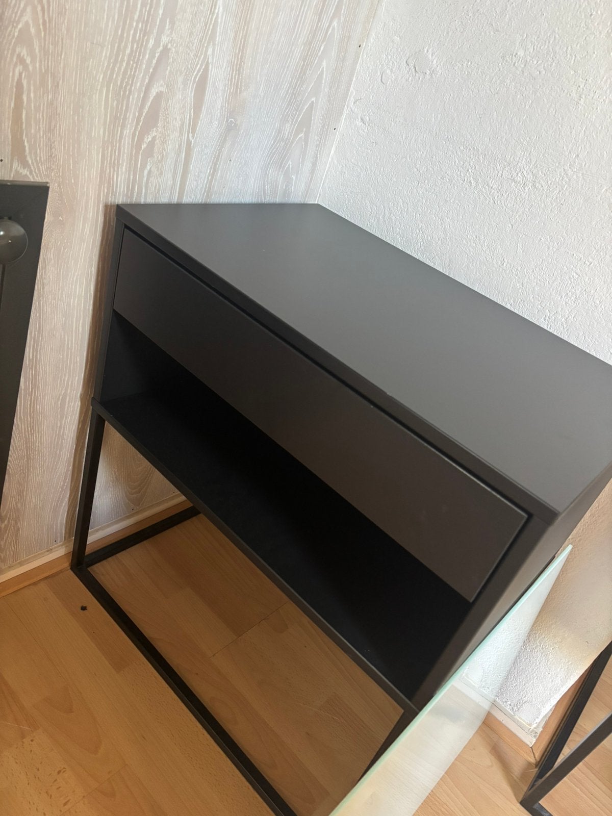 2 nachtkastjes met lamp en glasplaat, Ophalen, Zo goed als nieuw, Minder dan 45 cm