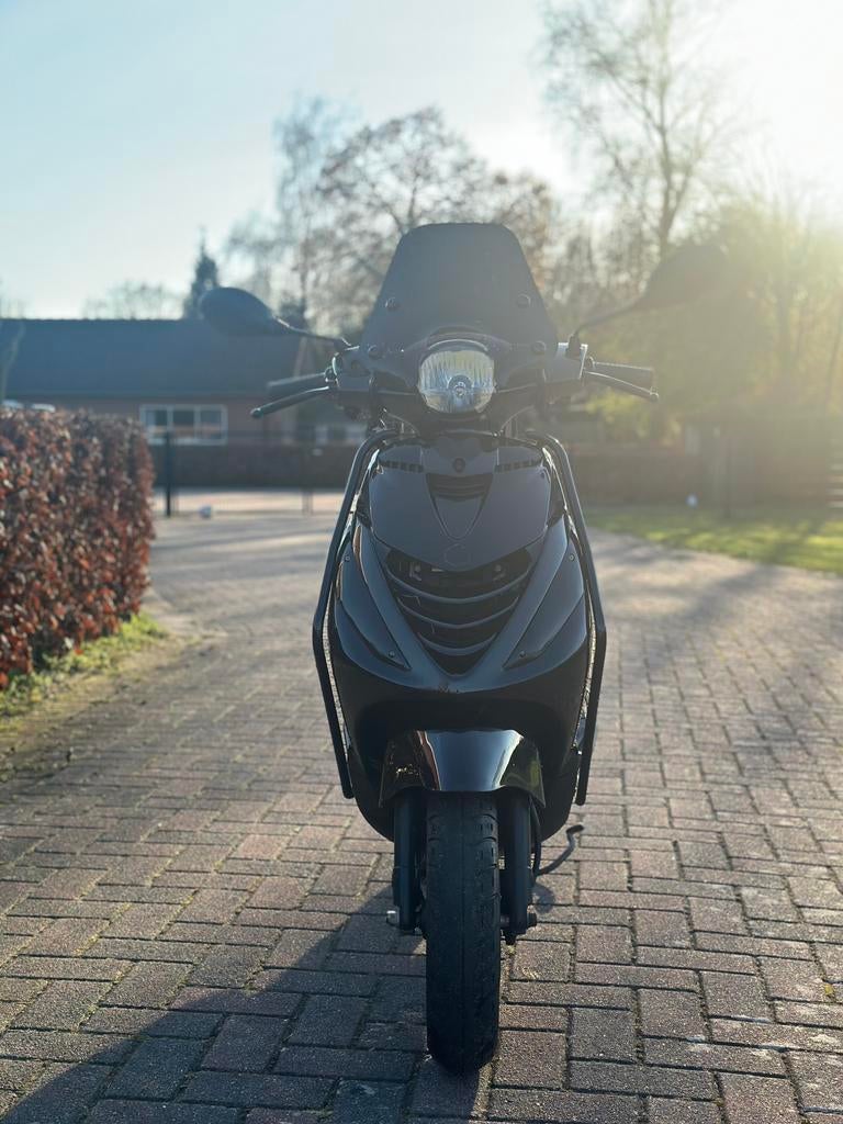 Zeer nette piaggio zip, Fietsen en Brommers, Scooters | SYM, Zo goed als nieuw, Overige modellen, Benzine, Ophalen