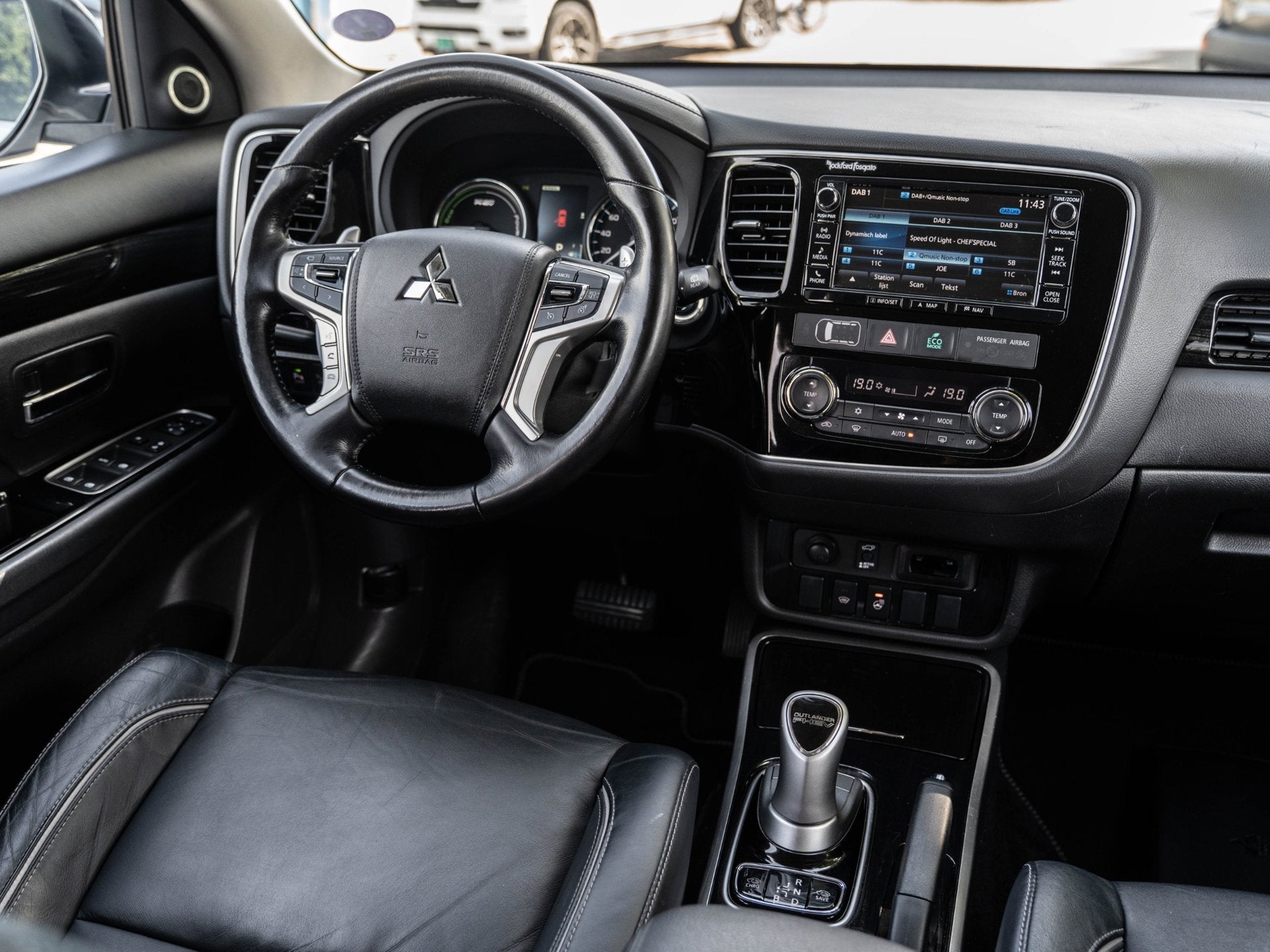Mitsubishi Outlander 2.0 PHEV instyle+ DEALERONDERHOUDEN/STO, Auto's, 4 cilinders, 1820 kg, Wit, Bedrijf