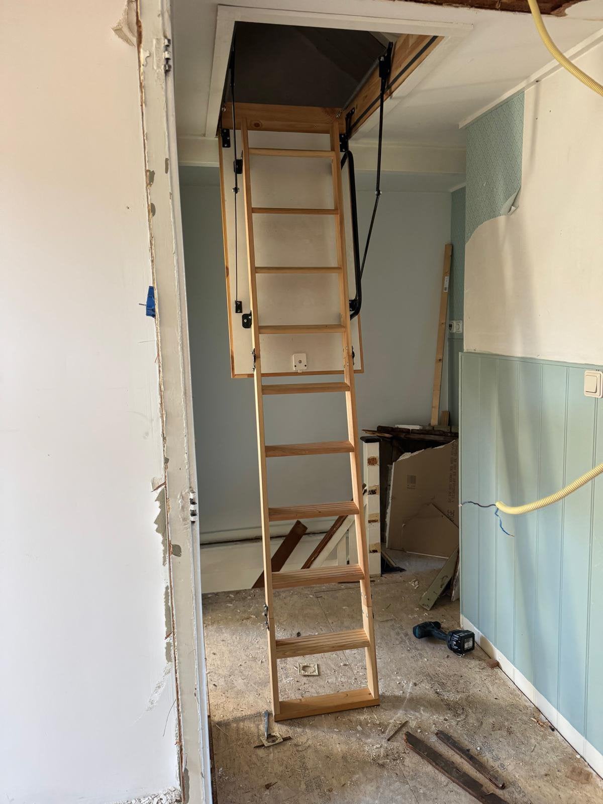 ZGAN ALTREX VLIZOTRAP/ZOLDERTRAP, Doe-het-zelf en Verbouw, Ladders en Trappen, Ophalen, Zo goed als nieuw, 2 tot 4 meter