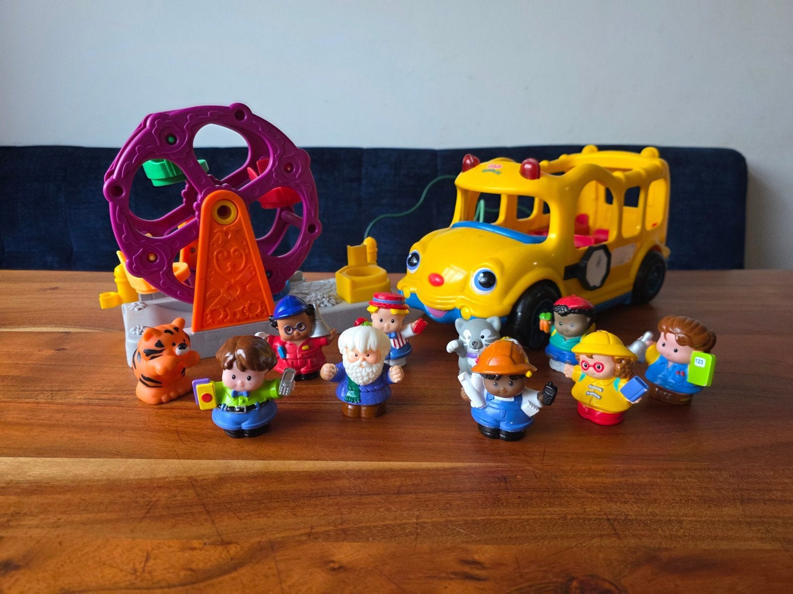 Fisher-Price Little People speelset met bus en kermis, Ophalen of Verzenden, Gebruikt, Overige typen, Met wieltjes