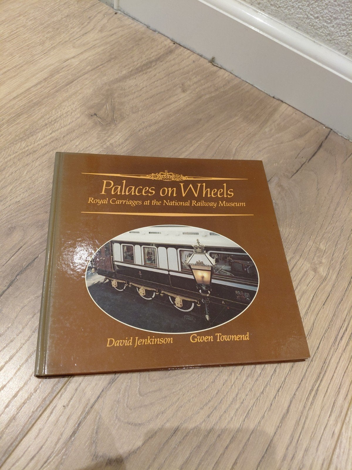 Boek - Palaces on Wheels, koninklijke treinen, Boeken, Ophalen of Verzenden, Trein