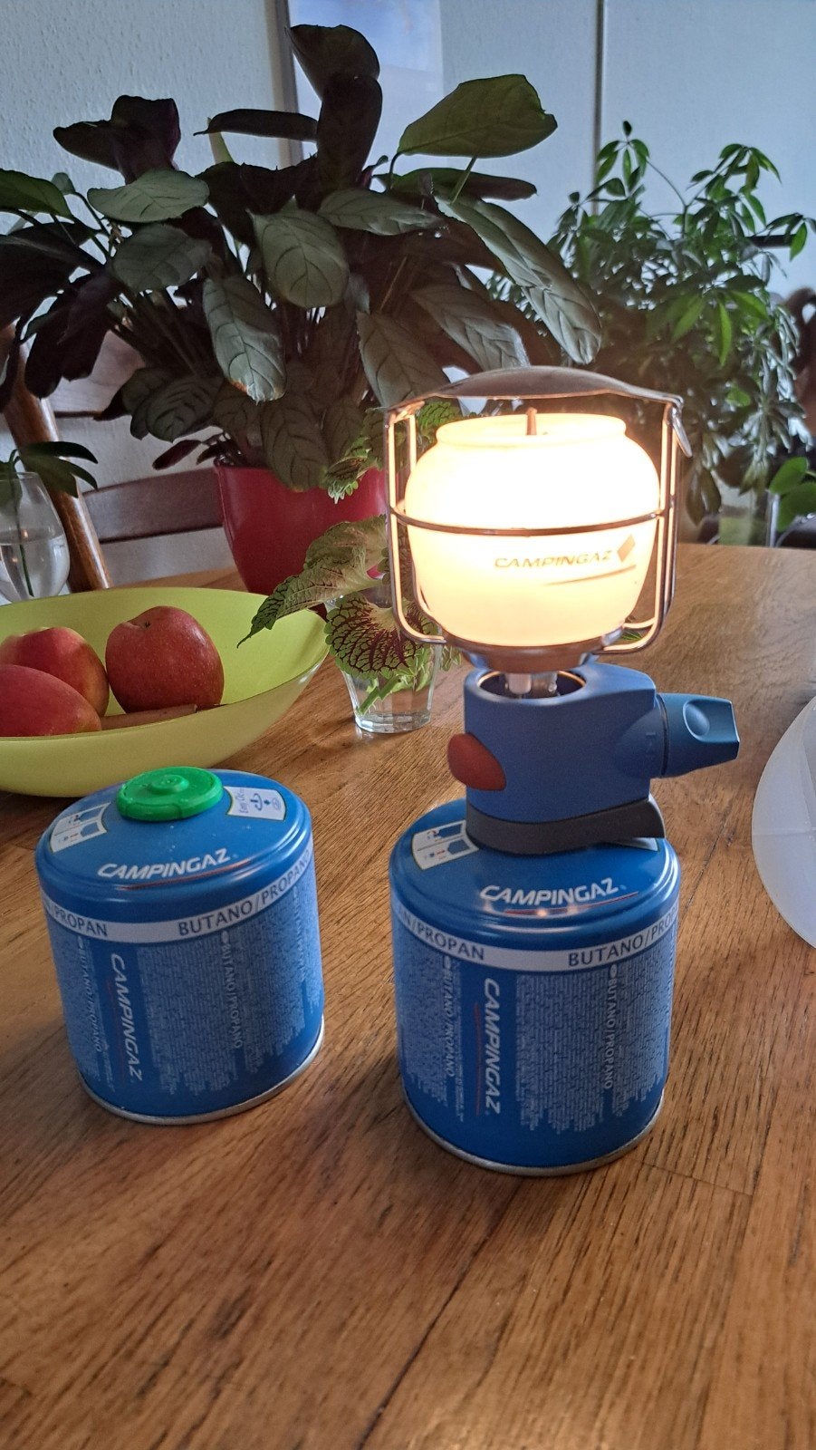 Campingaz gaslamp met 2 gaspatronen, Ophalen of Verzenden, Gebruikt