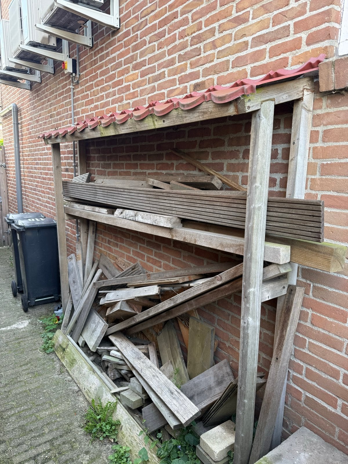 Gratis afdakje hout en partij gebruikt hout en planken, Ophalen, Gebruikt, Balk, Overige houtsoorten