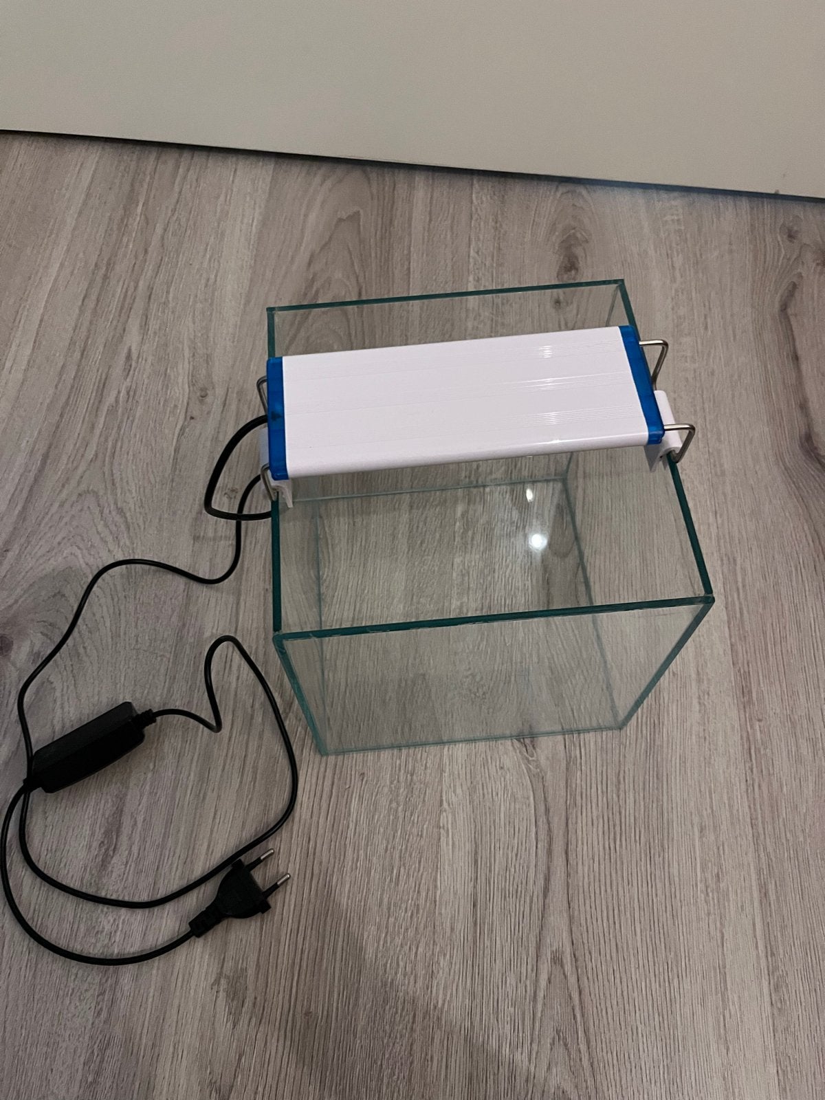 Qubiq aquarium, Dieren en Toebehoren, Ophalen of Verzenden, Leeg aquarium