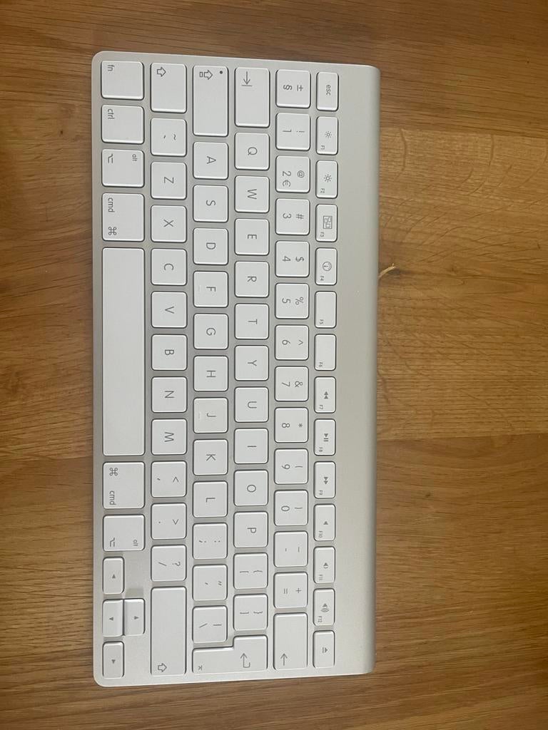Apple Magic Keyboard A1644, Multimediatoetsen, Ophalen of Verzenden, Zo goed als nieuw, Draadloos