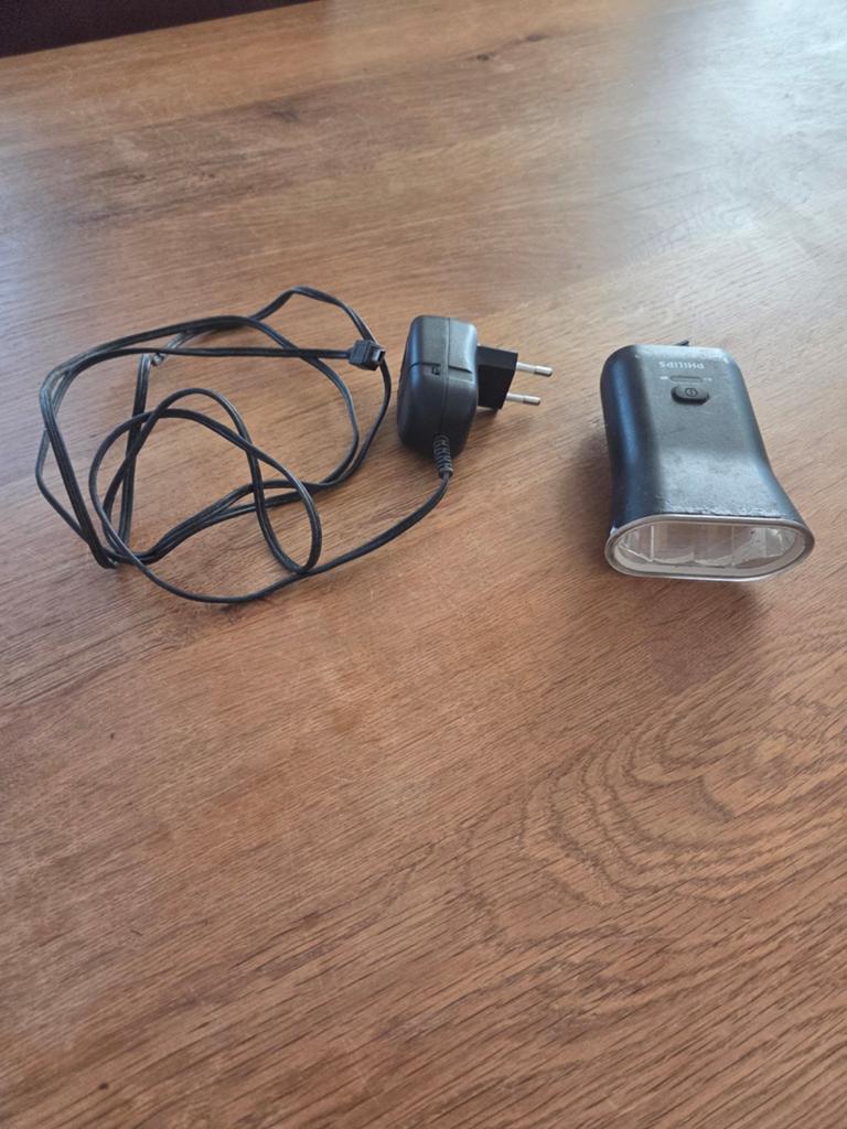 Philips fietsvoorlamp met oplader, Gebruikt, Batterij, Voorlicht, Ophalen of Verzenden