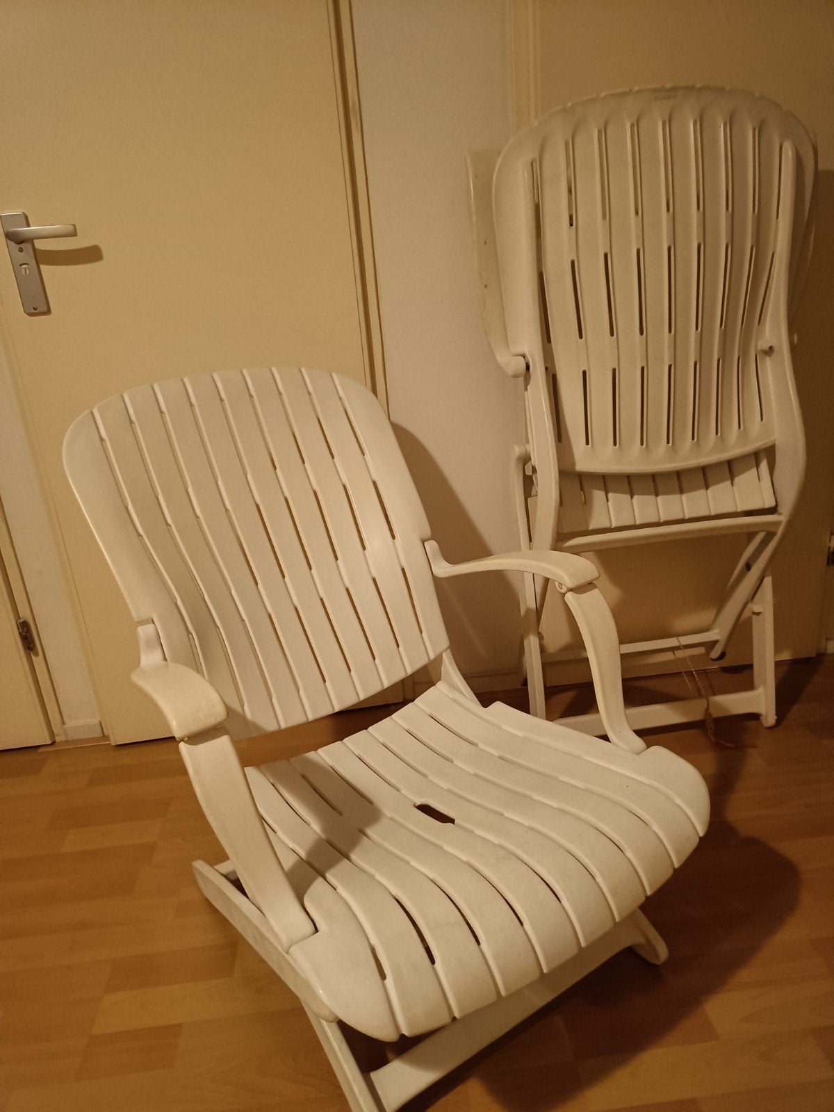2 x witte Allibert verstelbare kunstof tuinstoelen.OPHALEN!, Tuin en Terras, Tuinstoelen, Ophalen of Verzenden, Gebruikt, Kunststof