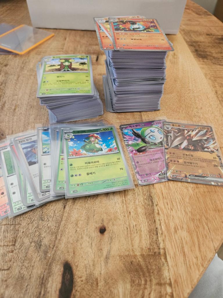 Korean Black Bolt Bulk en pokebal reverse, Ophalen of Verzenden, Zo goed als nieuw, Meerdere kaarten