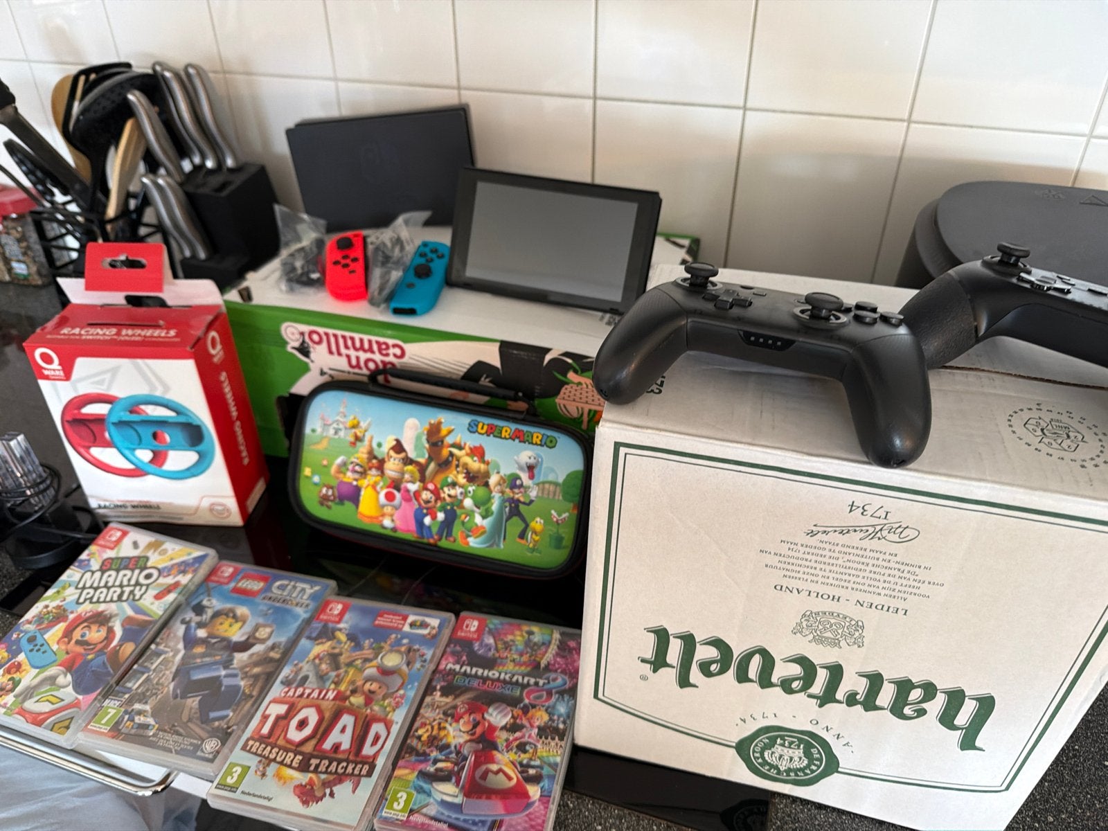 Nintendo Switch met 4 games en 3 controllers