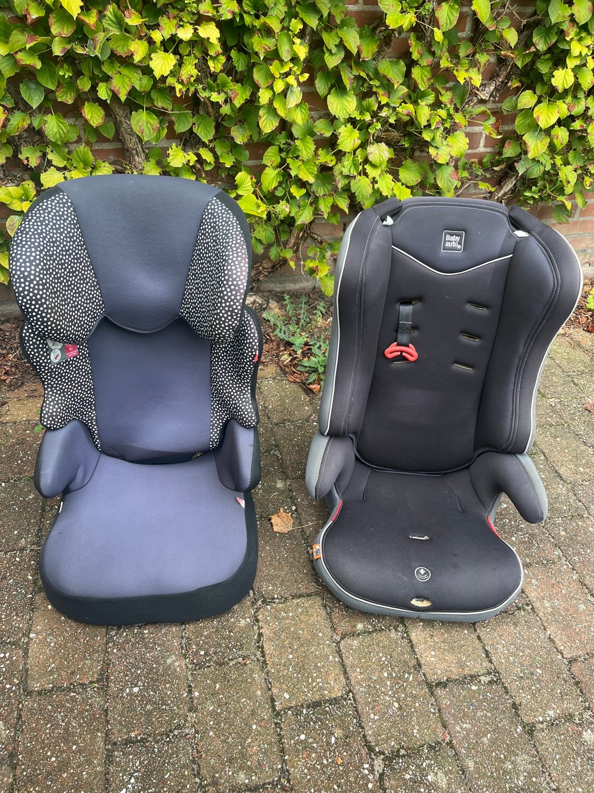 2x Kinderzitje / Autostoel - Gebruikt maar in goede staat, Afneembare rugleuning, 9 t/m 36 kg, Ophalen, Overige merken
