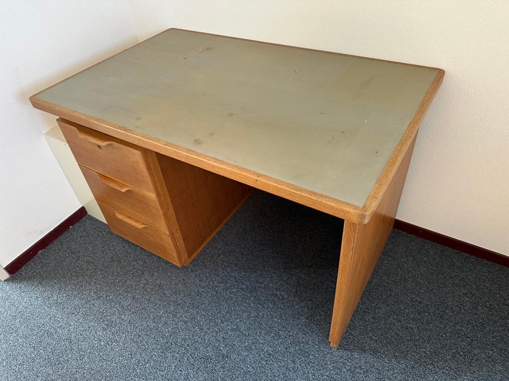 Oud eiken philips bureau in prima staat, Huis en Inrichting, Bureaus, Ophalen, Gebruikt, Hout, Schoolbureau