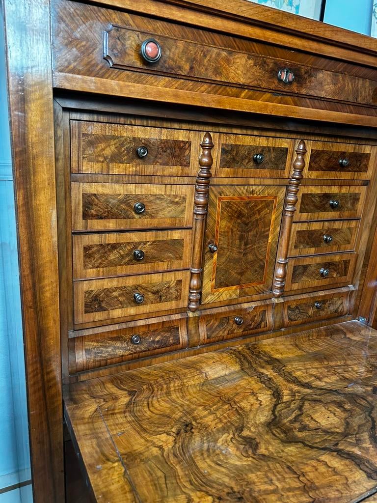 Oude secretaire / bureau wortelnoten hout., Ophalen, Gebruikt