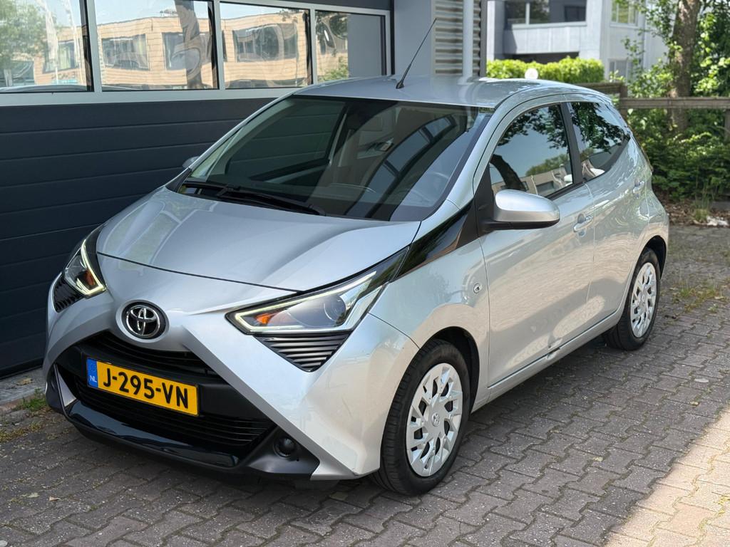 Toyota Aygo VVT-IX- PLAY CARPLAY CAMERA (bj 2020), Gebruikt, Start-stop-systeem, 4 stoelen, Origineel Nederlands