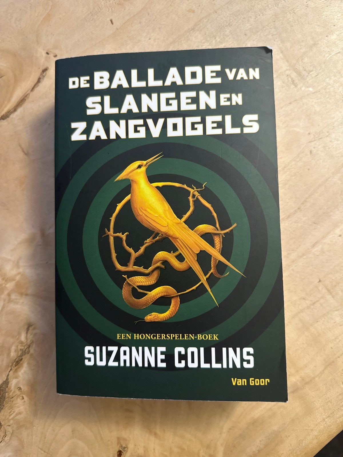 De Ballade van Slangen en Zangvogels - Suzanne Collins, Boeken, Ophalen of Verzenden, Gelezen