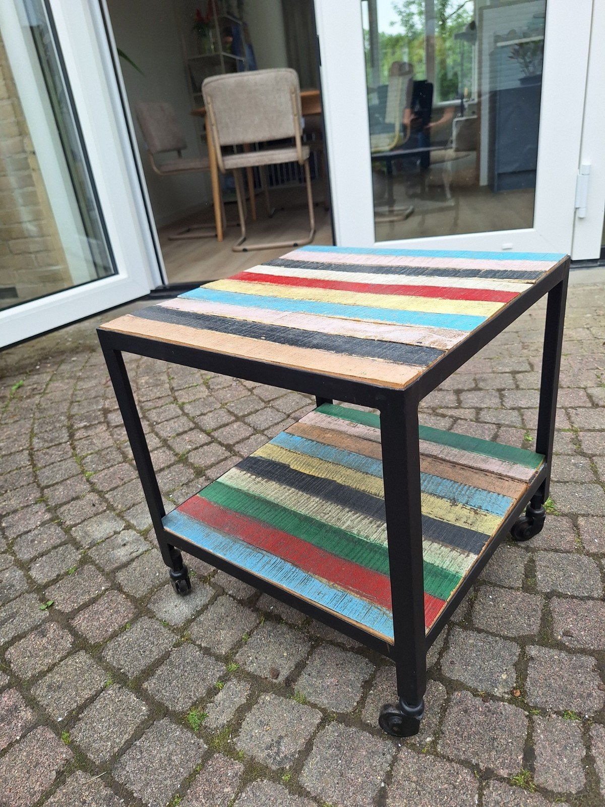 Bijzettafel op wieltjes.45x45 hoogte 48, Ophalen