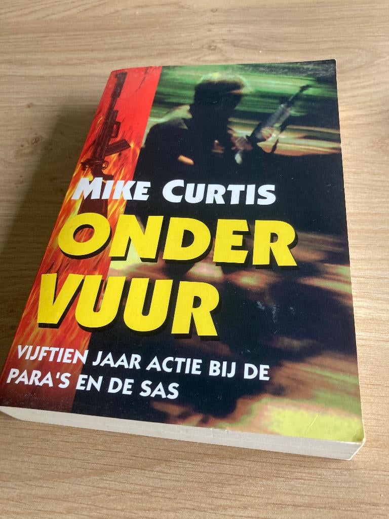 Boek Mike Curtis, Boeken, Ophalen of Verzenden, Gelezen