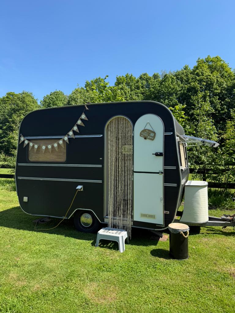 Kip Tourist K330 | 1978 | Lichtgewicht retro caravan, Caravans en Kamperen, Caravans, Vast bed, Particulier, 500 - 750 kg, Kip