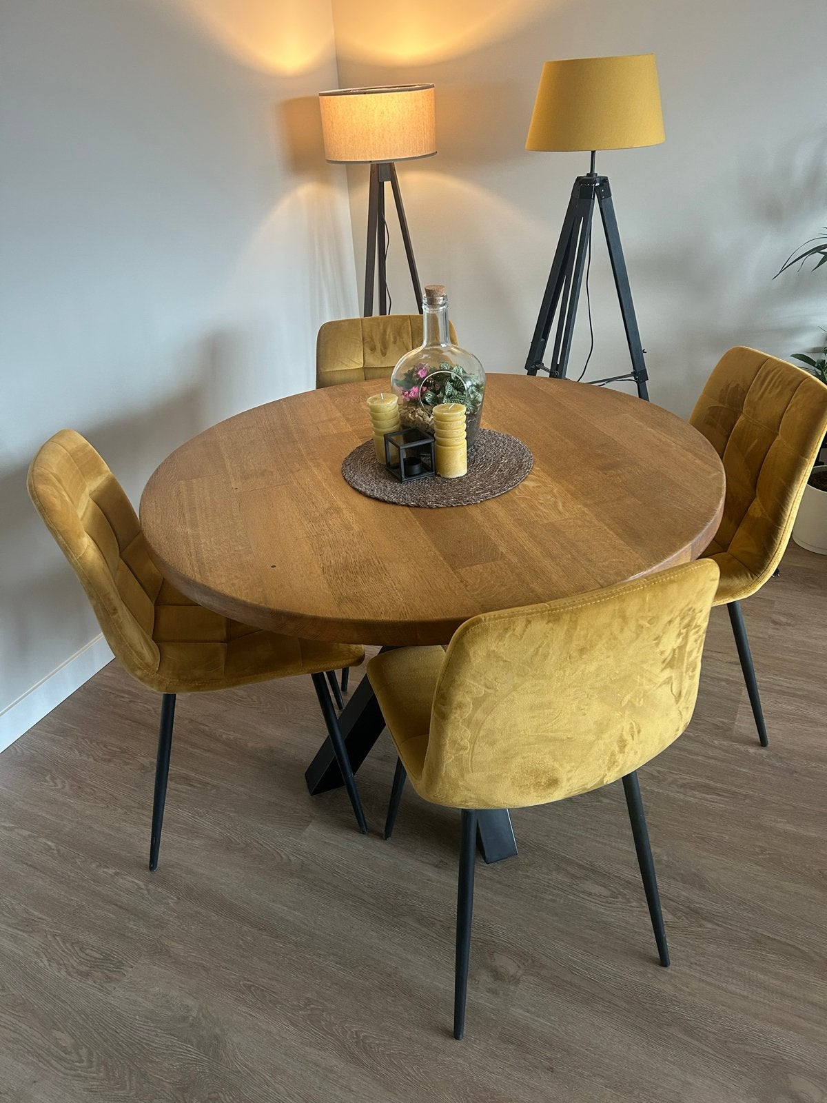 4 Okergele Velvet Eetkamerstoelen, Huis en Inrichting, Ophalen, Overige kleuren, Zo goed als nieuw, Vier