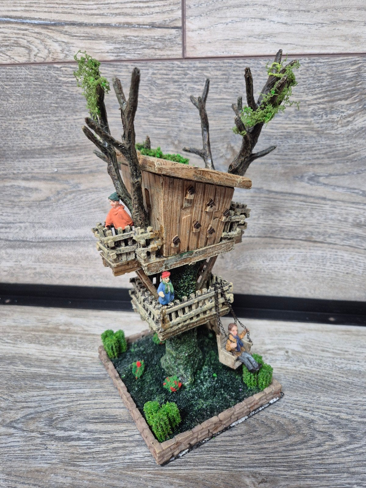 kerstdorp mooie boomhut gepimpt kersthuisjes, Diversen, Ophalen of Verzenden, Zo goed als nieuw