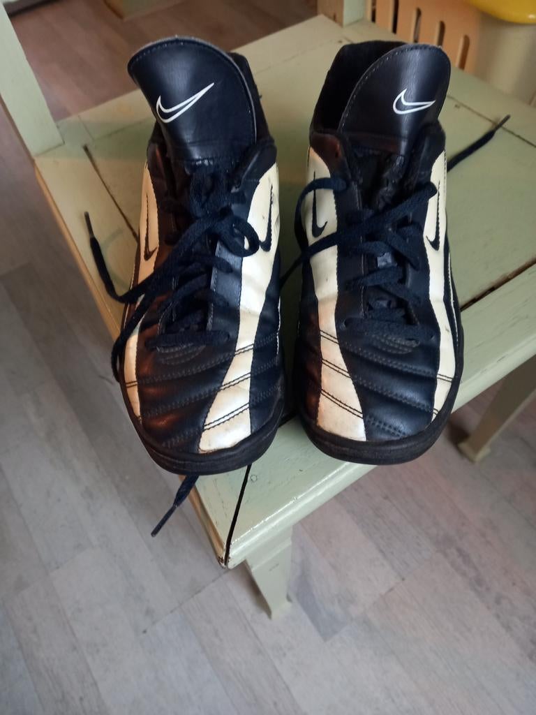 Nike Sportschoenen Vintage, Sport en Fitness, Basketbal, Ophalen of Verzenden, Gebruikt, Schoenen