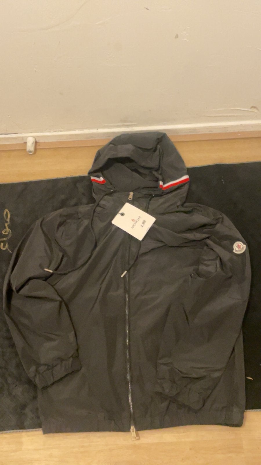 Moncler jas zwart, maat.S  nieuw met kaartjes, Ophalen of Verzenden, Nieuw, Maat 46 (S) of kleiner, Zwart
