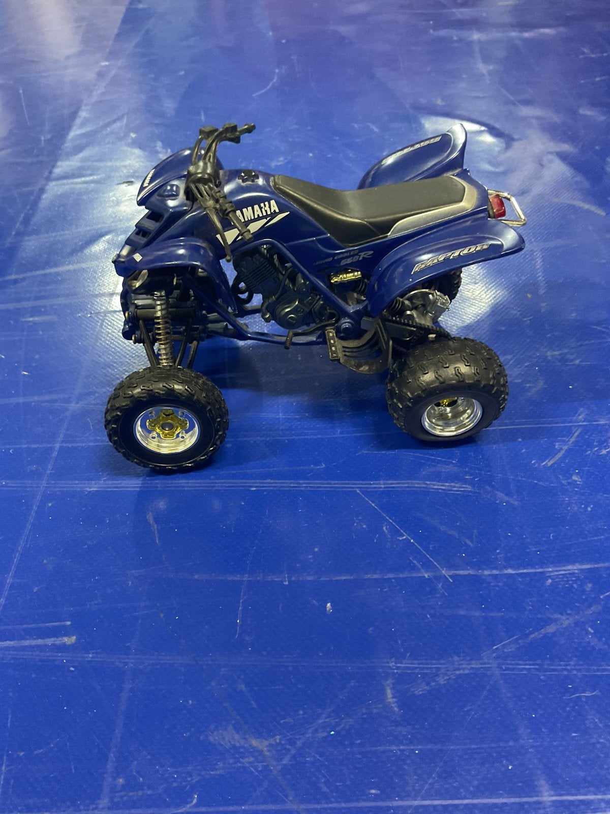 Yamaha Raptor zeer mooi model 1:12, Ophalen, Zo goed als nieuw, Auto