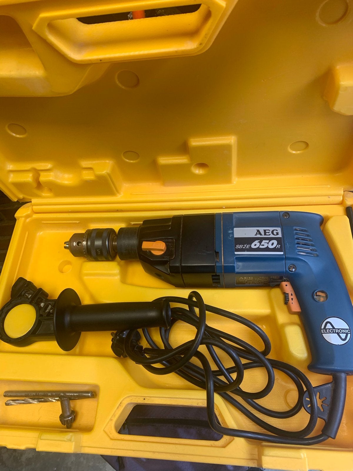 AEG SB2E 650 R Boormachine met koffer, Boormachine, Ophalen of Verzenden, Klopboormechanisme, Gebruikt