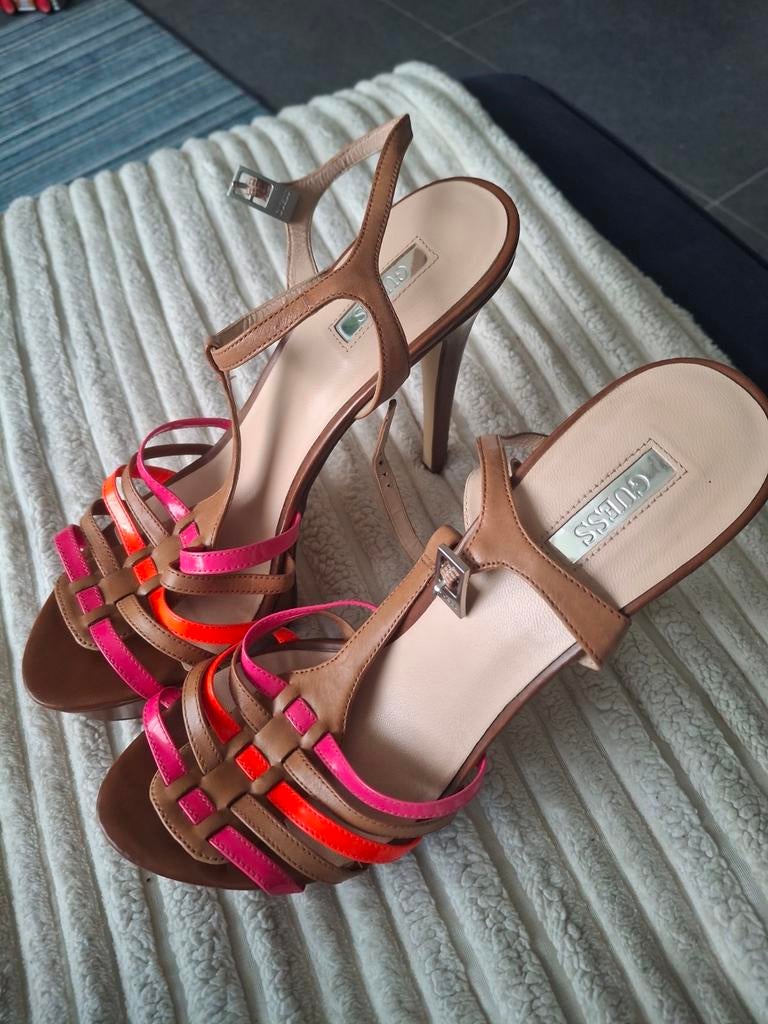Guess open lakleren naaldhakken maat 40, Kleding | Dames, Schoenen, Gedragen, Pumps, Bruin, Ophalen of Verzenden
