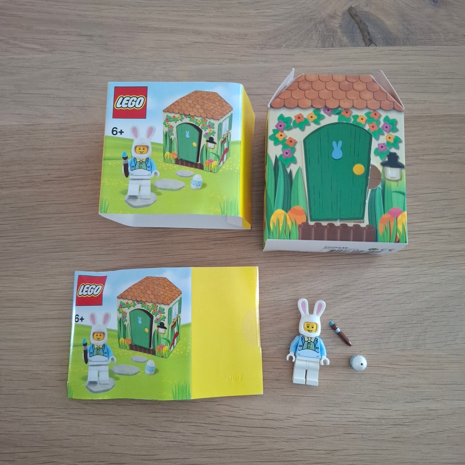 Lego Paashaas minifiguur met kwast en ei, Inclusief instructies, Lego, Ophalen of Verzenden, Zo goed als nieuw
