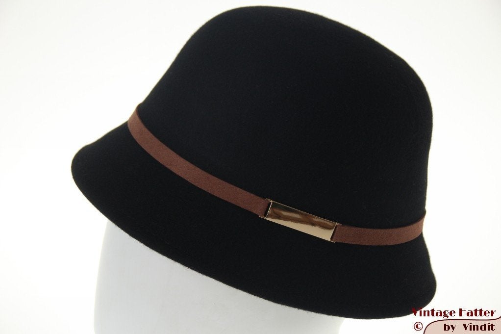 Dames dophoed Hawkins zwart vilt met gespje opzij 54-57 new, Hoed, Hawkins, Nieuw, One size fits all
