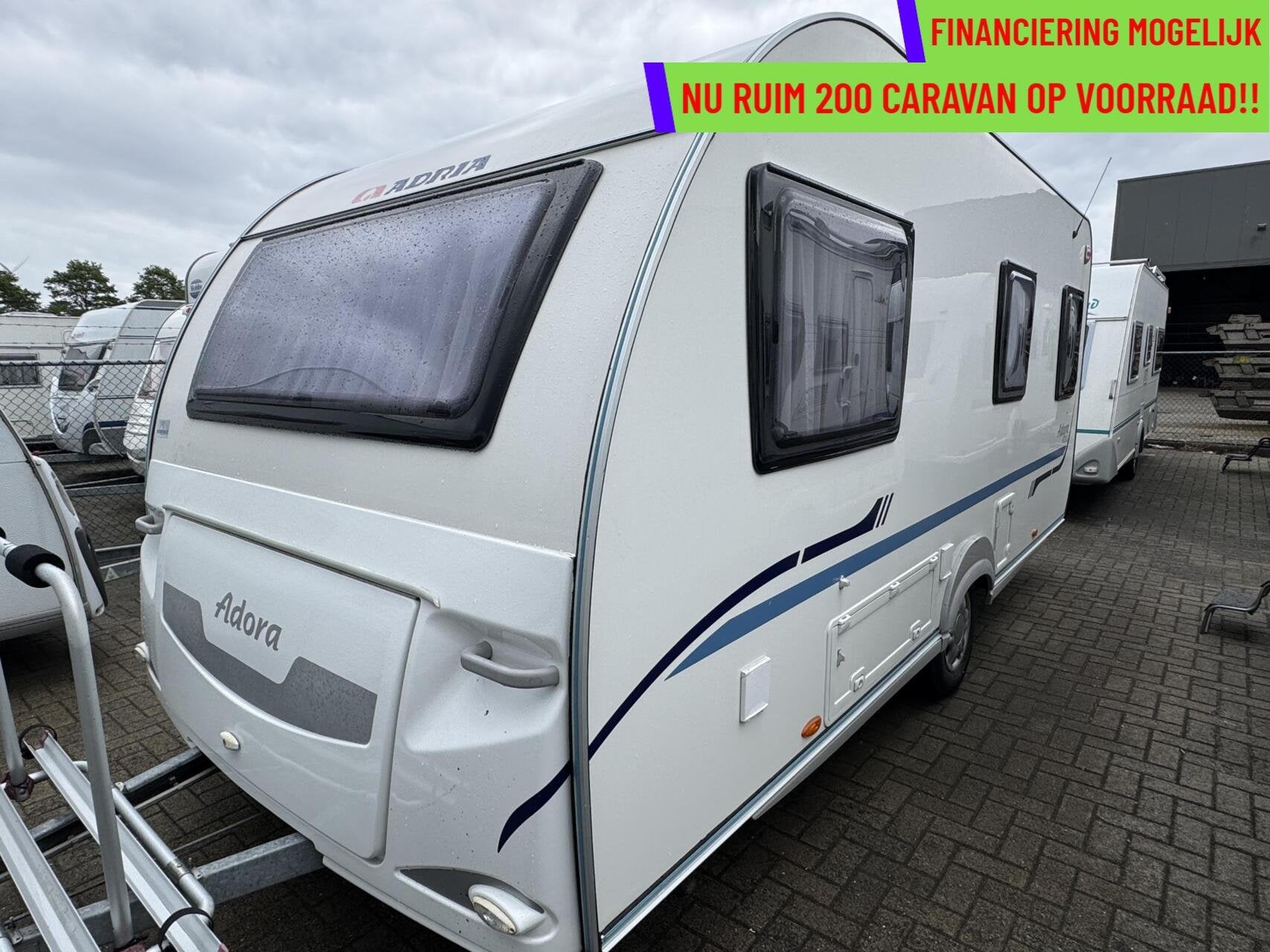 Adria ADORA 472 LU, ENKELE BEDDEN, RONDZIT, MOVER, VOORTENT, Caravans en Kamperen, Caravans, Mover, Bedrijf, Adria, 6 tot 7 meter