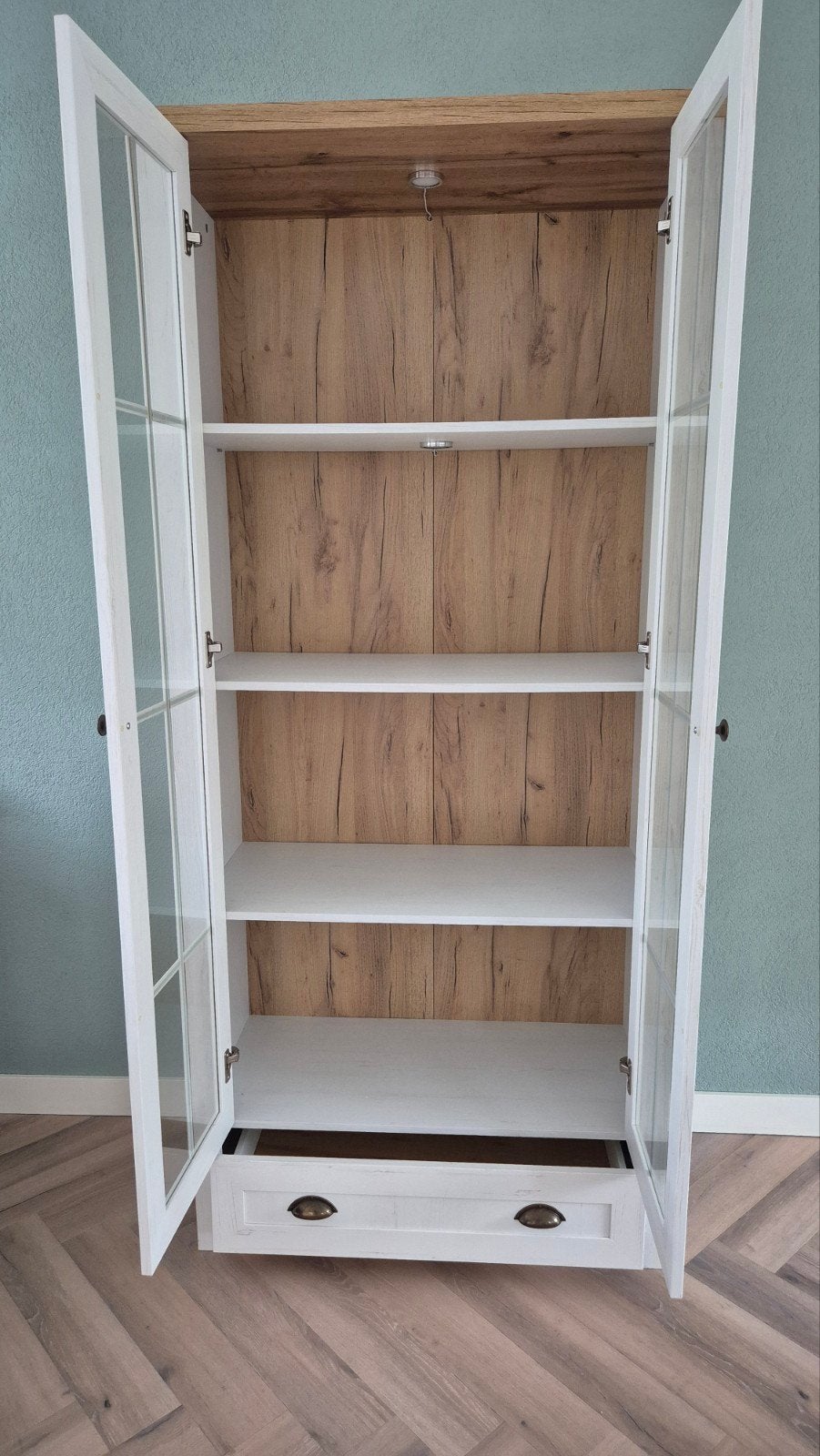Te koop: ZGAN vitrinekast met verlichting, Ophalen, Met deur(en), Glas, 50 tot 100 cm