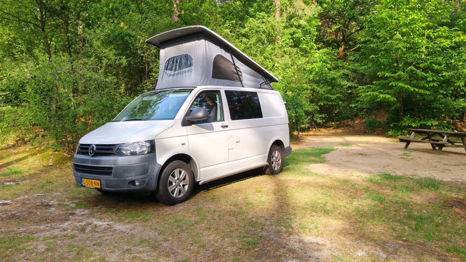 VW T5 Buscamper: Compact, comfortabel en veelzijdig!, Buscamper of Camperbus, Volkswagen, Particulier, Tot en met 4