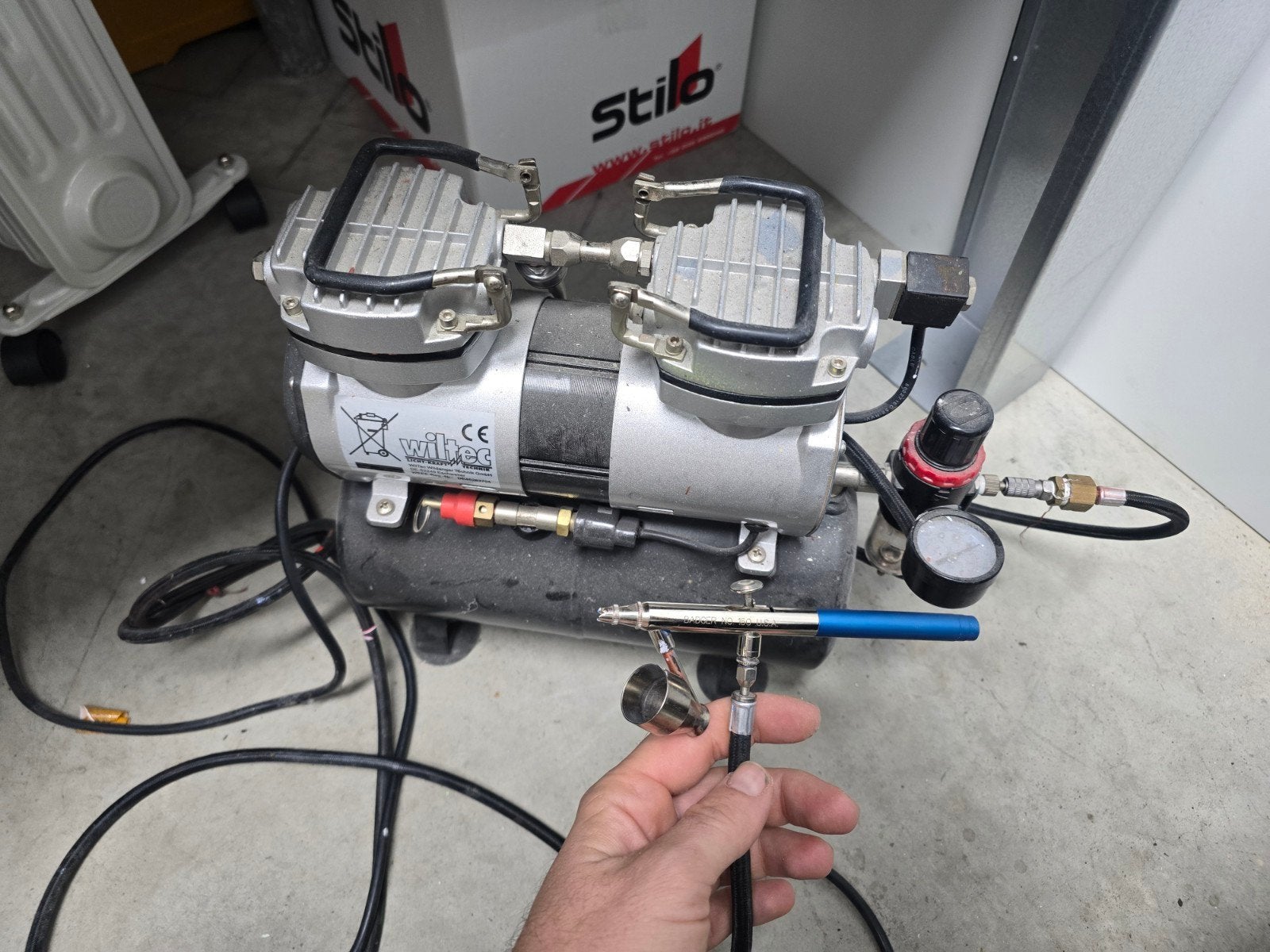 Badger 150 Airbrush met Wiltec Compressor, Gebruikt, Badger (airbrush), Wiltec (compressor), Onbekend, Ophalen of Verzenden