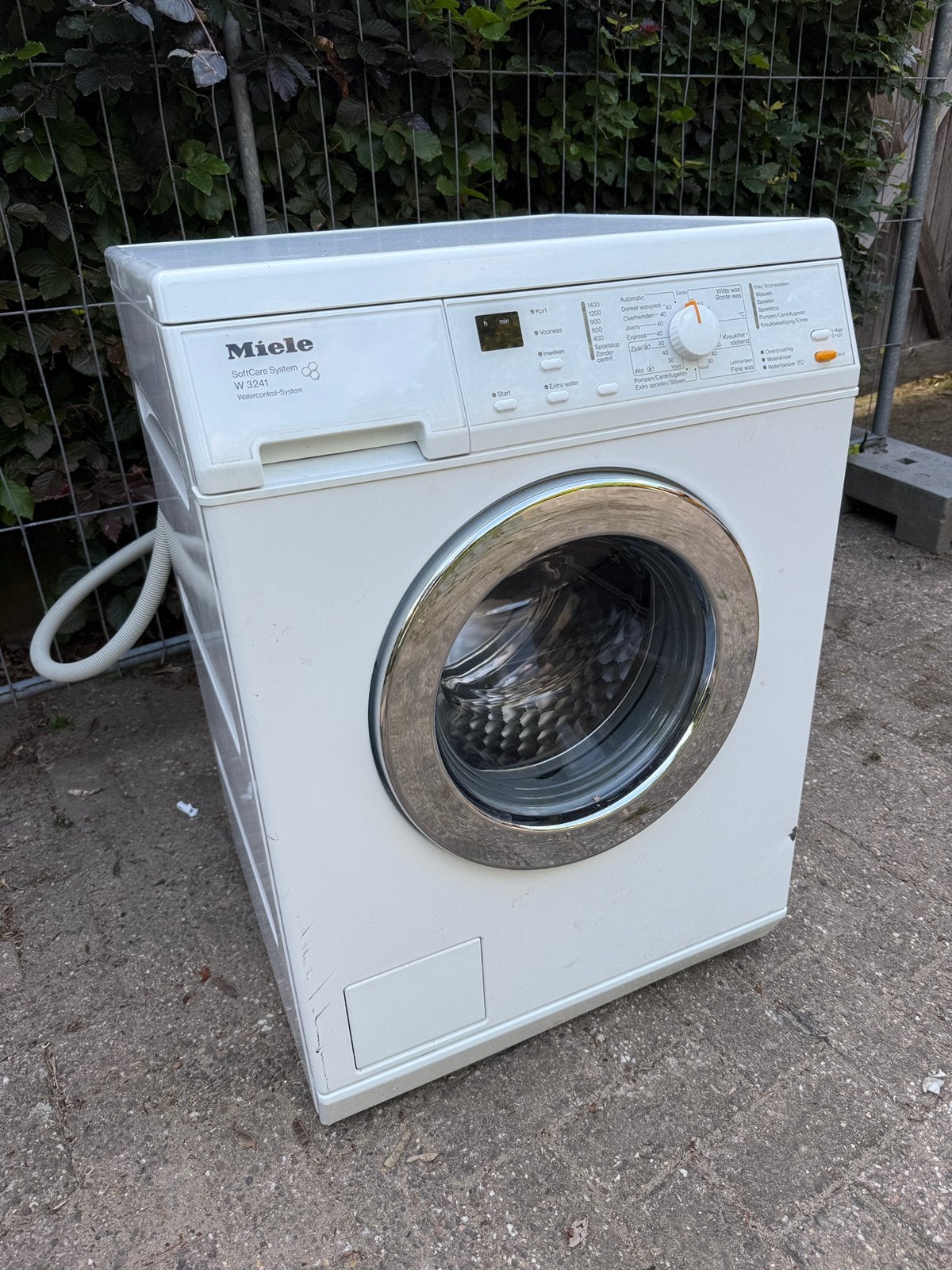 Miele wasmaschine met klein defect gratis af te halen, Ophalen, 1200 tot 1600 toeren, 4 tot 6 kg, Zo goed als nieuw