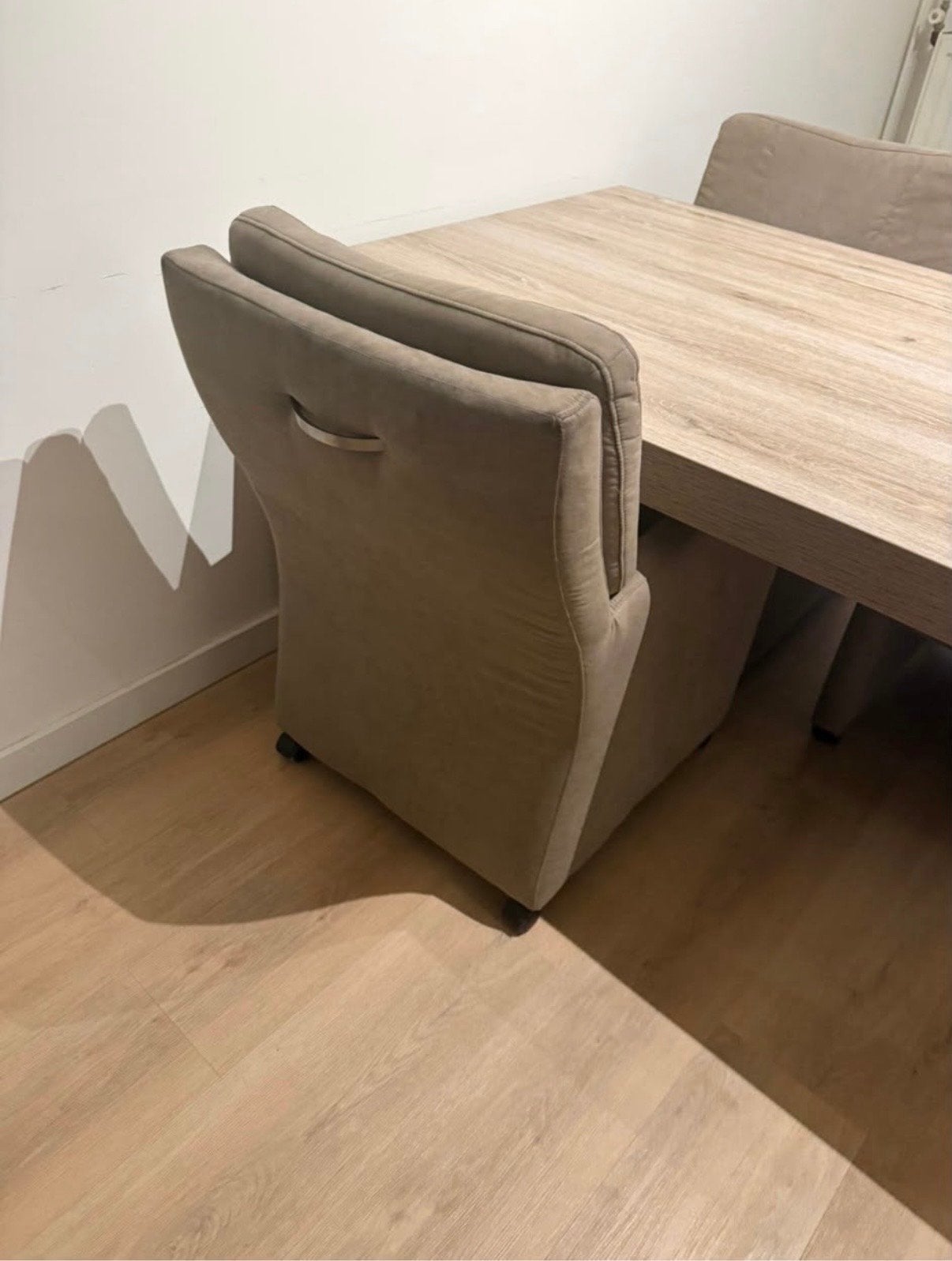 Eetkamertafel met 4 stoelen, Huis en Inrichting, Ophalen of Verzenden, Gebruikt, Vier personen, Overige houtsoorten