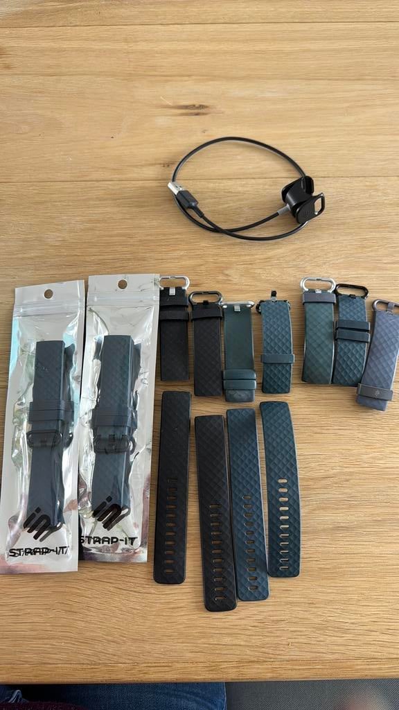 Fitbit Charge 4 bandjes en oplader, Ophalen of Verzenden, Zwart, Android