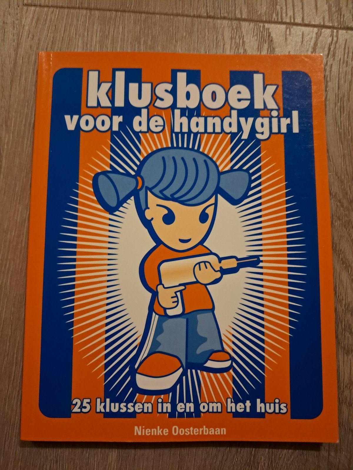 Klussenboek voor de Handygirl - Nienke Oosterbaan, Ophalen of Verzenden, Zo goed als nieuw, Overige onderwerpen, Nienke Oosterbaan