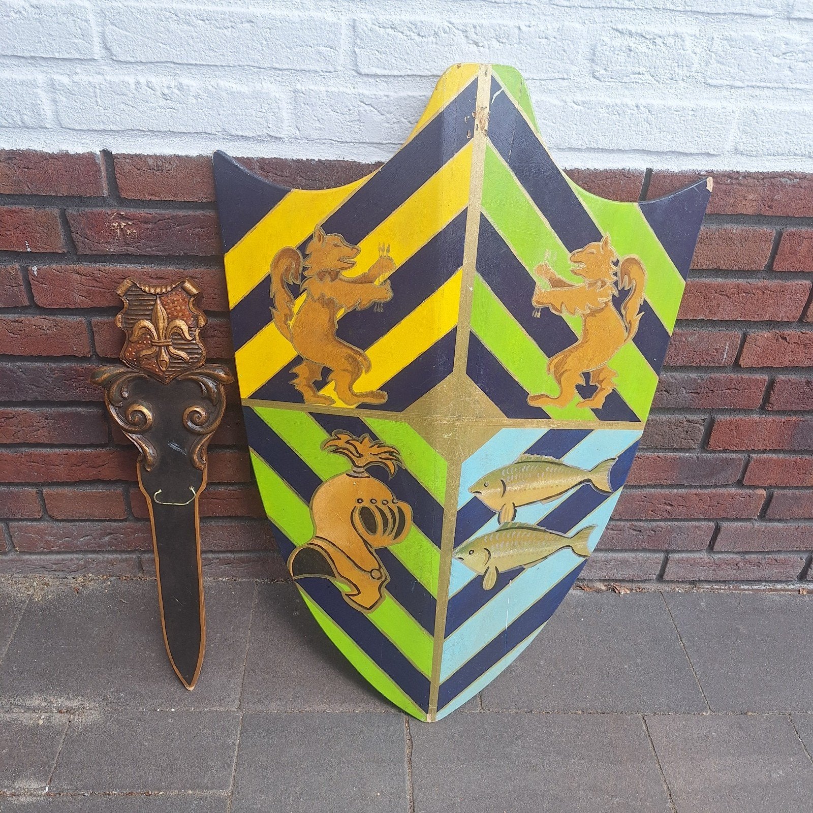 Decoratief Houten Schild met Zwaard - Middeleeuwse Stijl, Antiek en Kunst, Antiek | Overige Antiek, Ophalen of Verzenden
