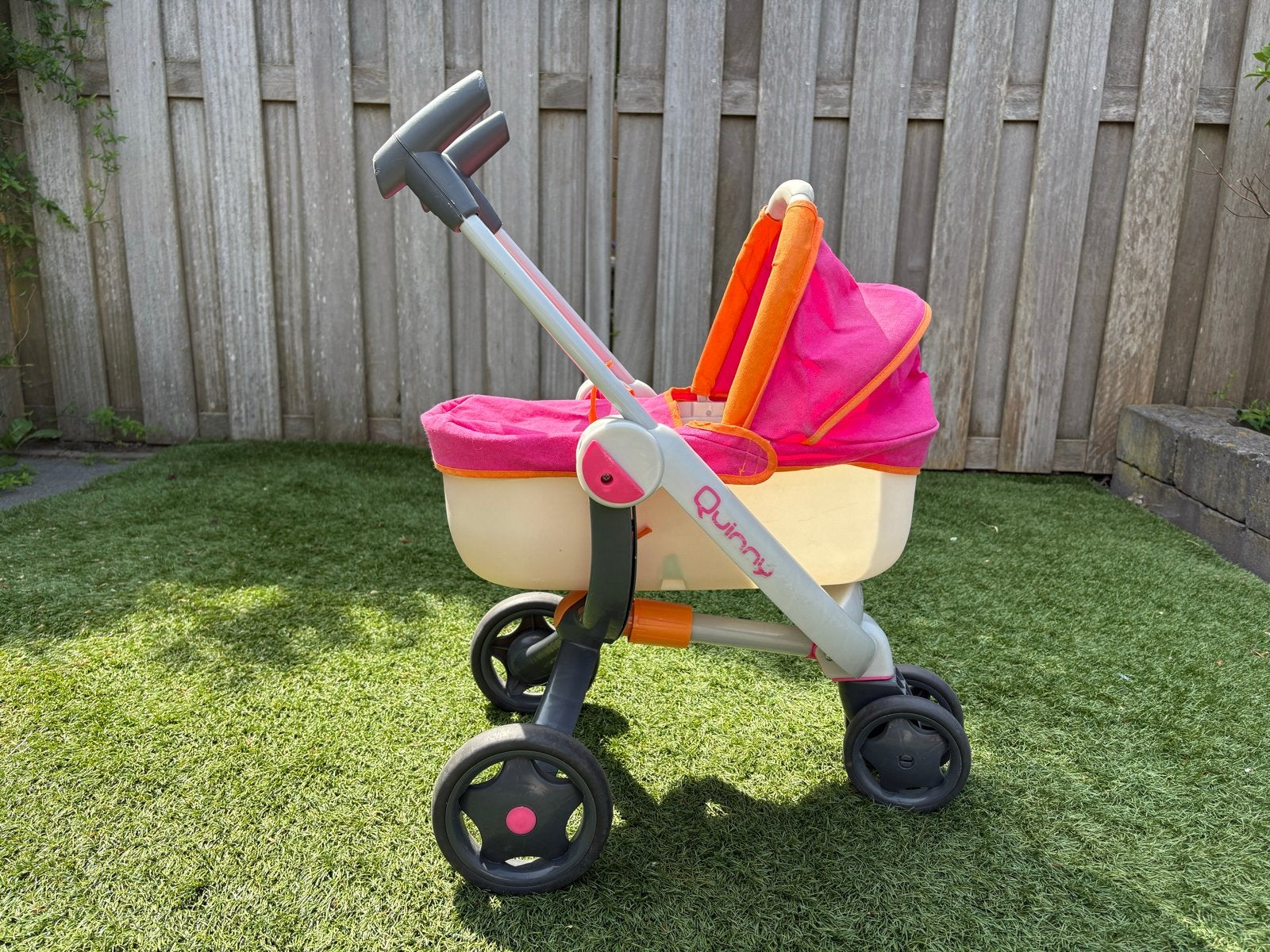 Smoby Quinny 3-in-1 Poppenwagen, Autostoel & Kinderstoel, Ophalen, Zo goed als nieuw, Babypop