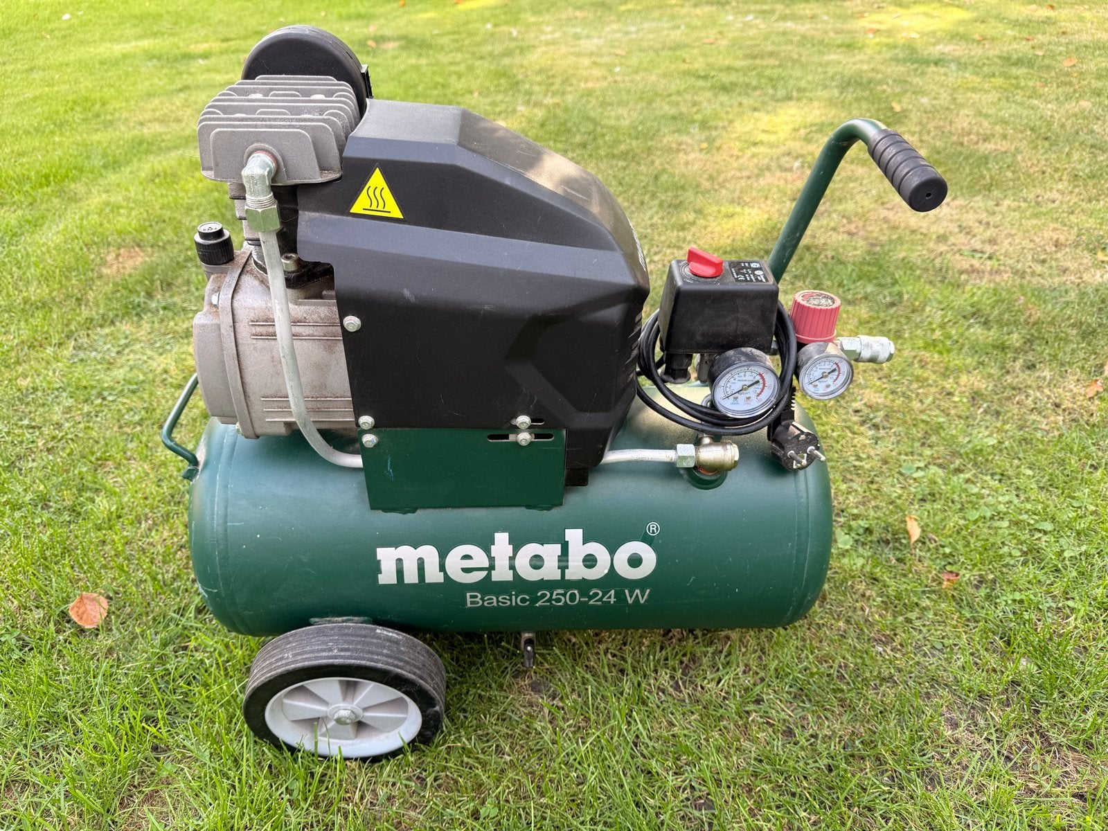 Metabo Basic 250-24 W Compressor, Doe-het-zelf en Verbouw, Ophalen, Gebruikt, 6 tot 10 bar, 25 tot 100 liter