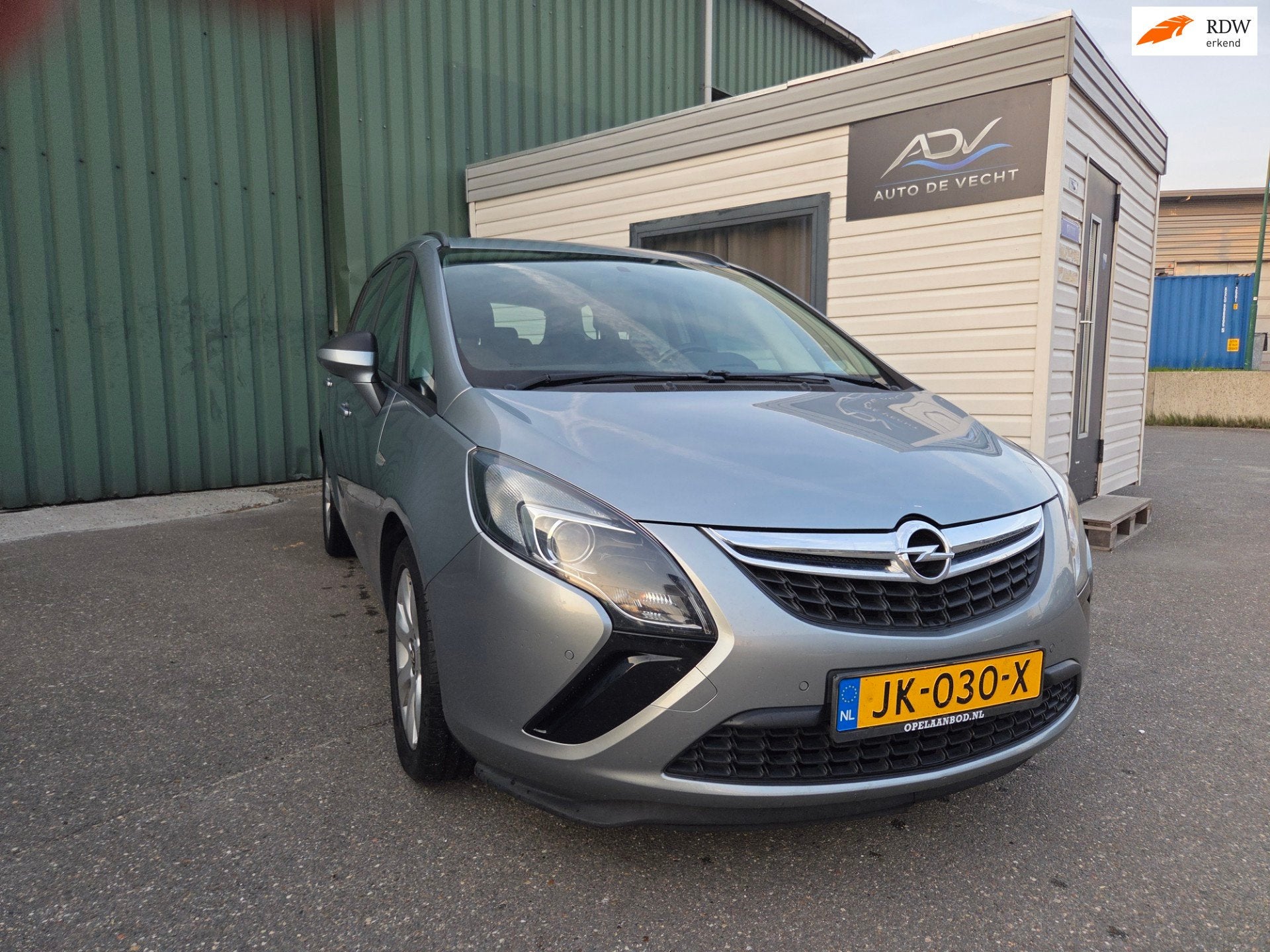 Opel Zafira Tourer 1.4 Cosmo - AIRCO - LM VELGEN - ZO MEENEM, Euro 5, 15 km/l, 4 cilinders, 84 €/maand