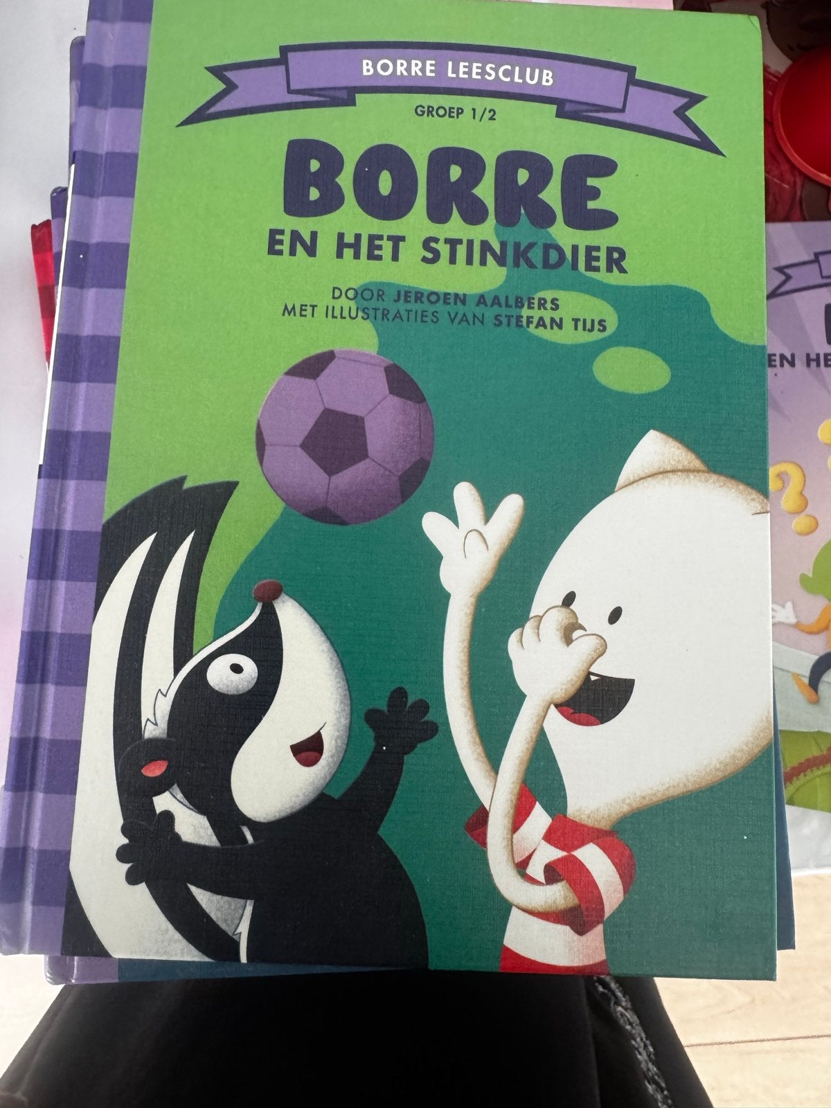 Borre en het Stinkdier - Borre Leesclub Groep 1/2, Boeken, Fictie algemeen, Jongen of Meisje, Ophalen of Verzenden, Zo goed als nieuw