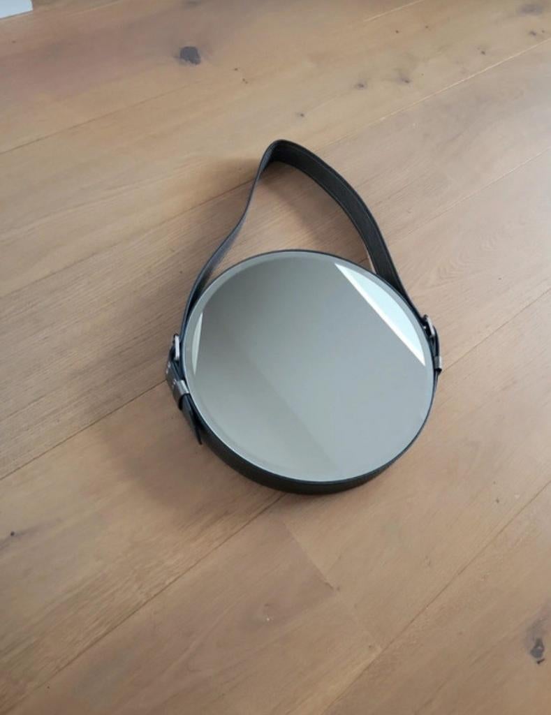 Ronde design spiegel met leren band, Ophalen of Verzenden, Rond, Minder dan 50 cm, Minder dan 100 cm