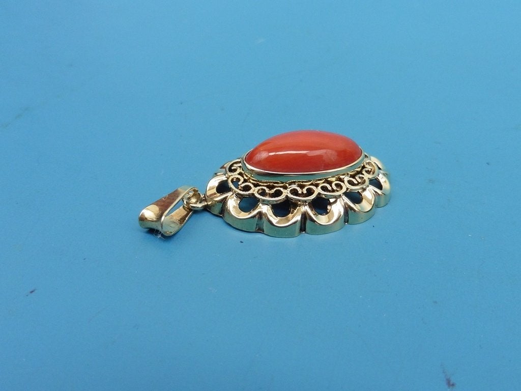 Gouden vintage hanger met bloedkoraal                    G34, Gebruikt, Overige voorstellingen, ., Ophalen of Verzenden