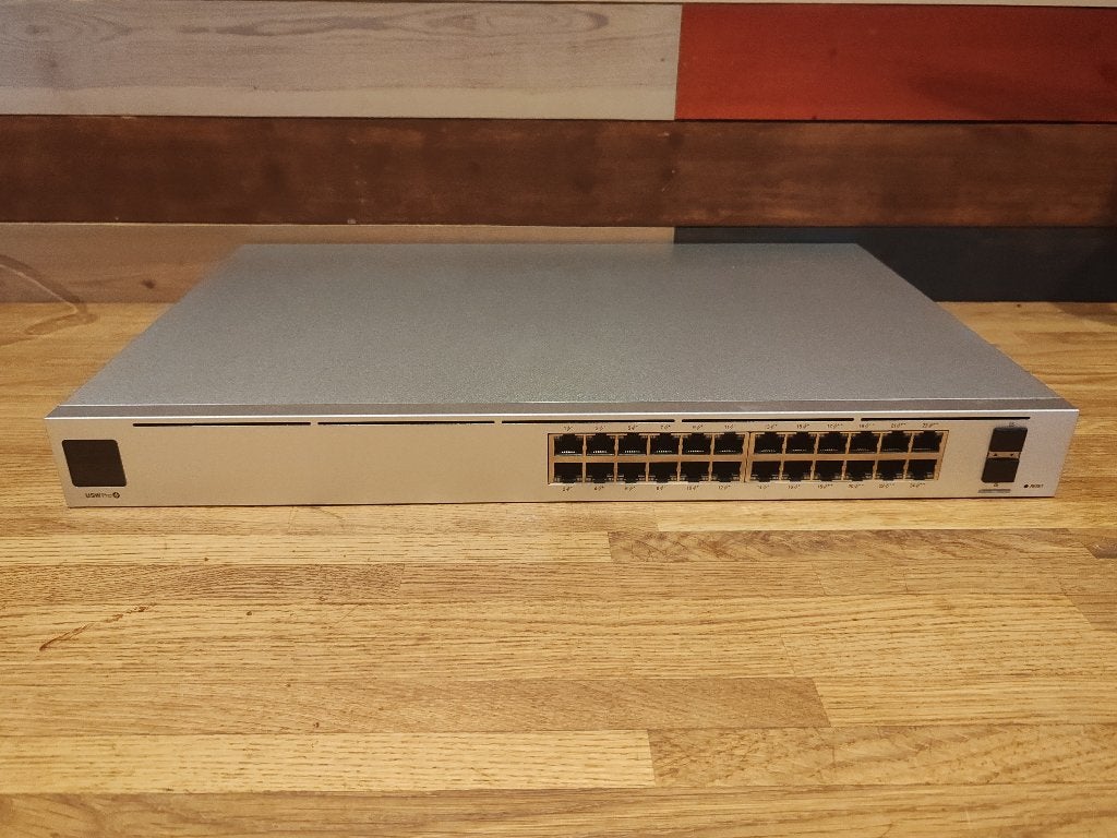 Ubiquiti Unifi USW-Pro-24-PoE, Computers en Software, Netwerk switches, Gebruikt, Ekkersrijt 3102, 5692CC Eindhoven, Ubiquiti