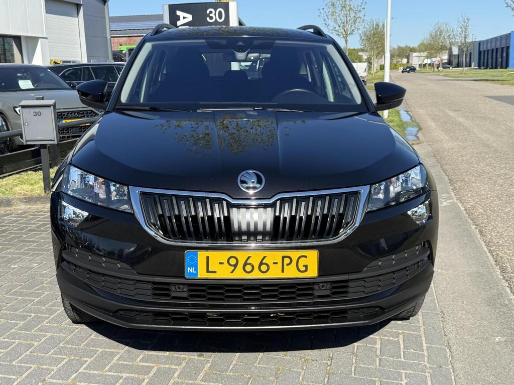 Skoda Karoq 1.5 TSI ACT Business Edition AUTOMAAT CLIMA,NAVI, Auto's, Skoda, Stof, 4 cilinders, Zwart, Bedrijf