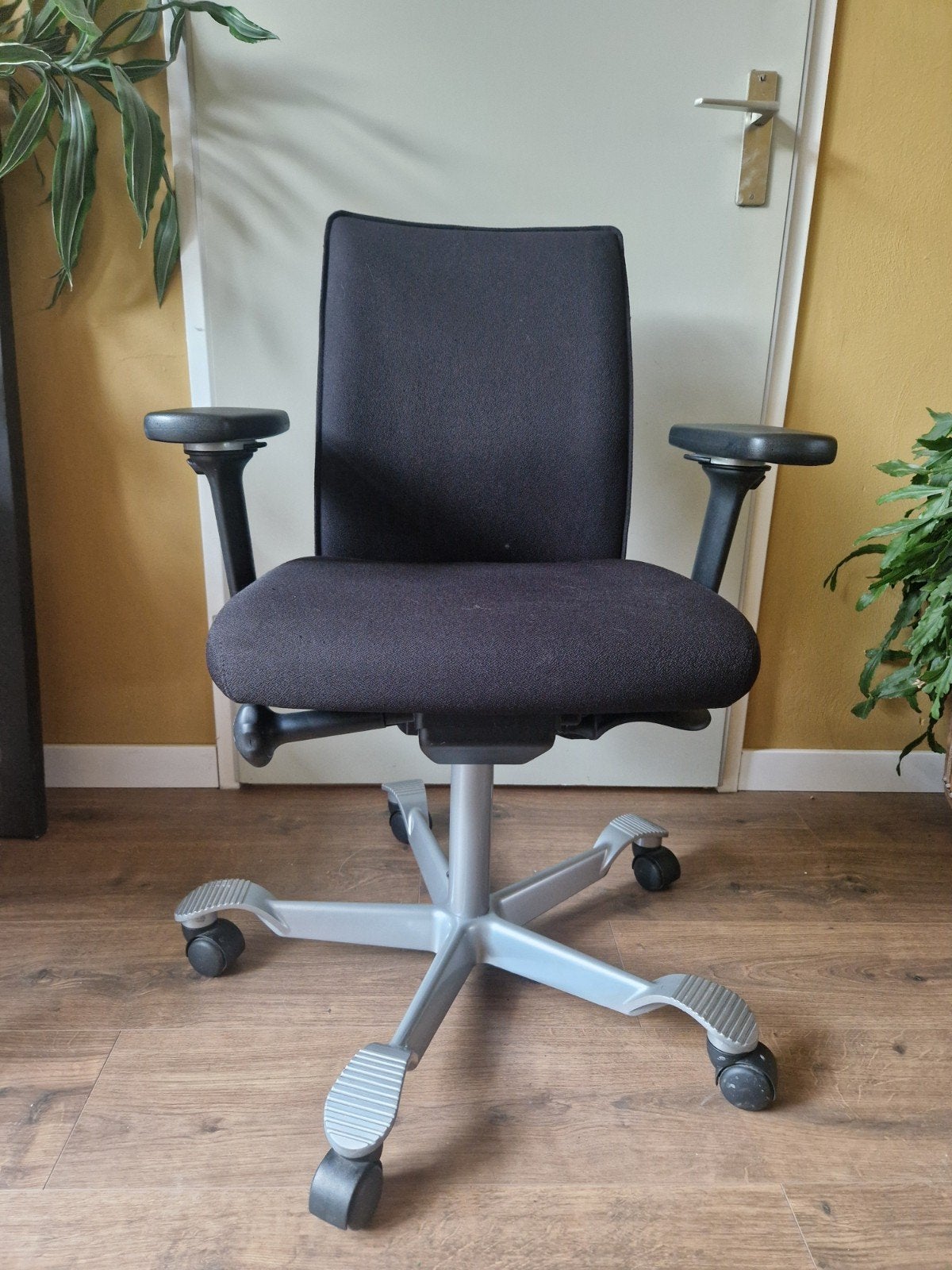 Hag H05 5400 ergonomische bureaustoel, Ophalen
